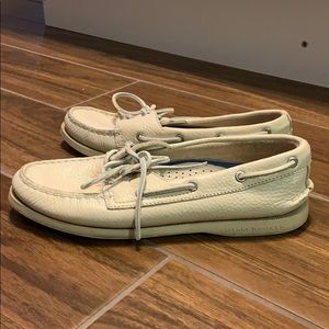 Cream Sperrys